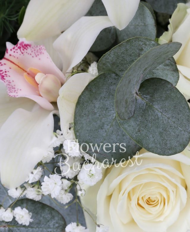 4 trandafiri albi, 3 alstroemeria alba, cymbidium alb, gypsophila, eucalypt, asparagus