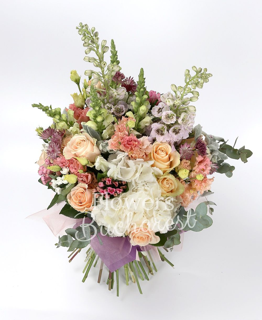 15 cream rose, 3 delphinium, 5 white antirrhinum, 5 pink lisianthus, 7 white bouvardia, 5 pink bouvardia, greens astranția, greenery