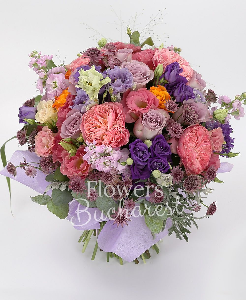 5 pink roses, 9 purple roses, 4 orange roses, 5 purple mathiolla, 5 purple lisianthus, 3 pink lisianthus, garnet astranția, greenery