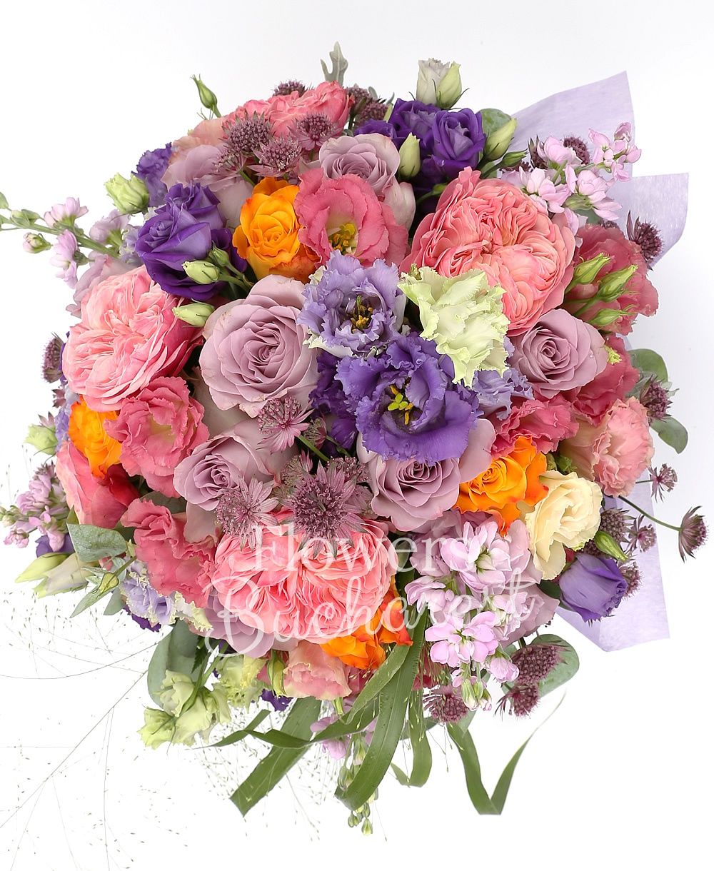 5 pink roses, 9 purple roses, 4 orange roses, 5 purple mathiolla, 5 purple lisianthus, 3 pink lisianthus, garnet astranția, greenery