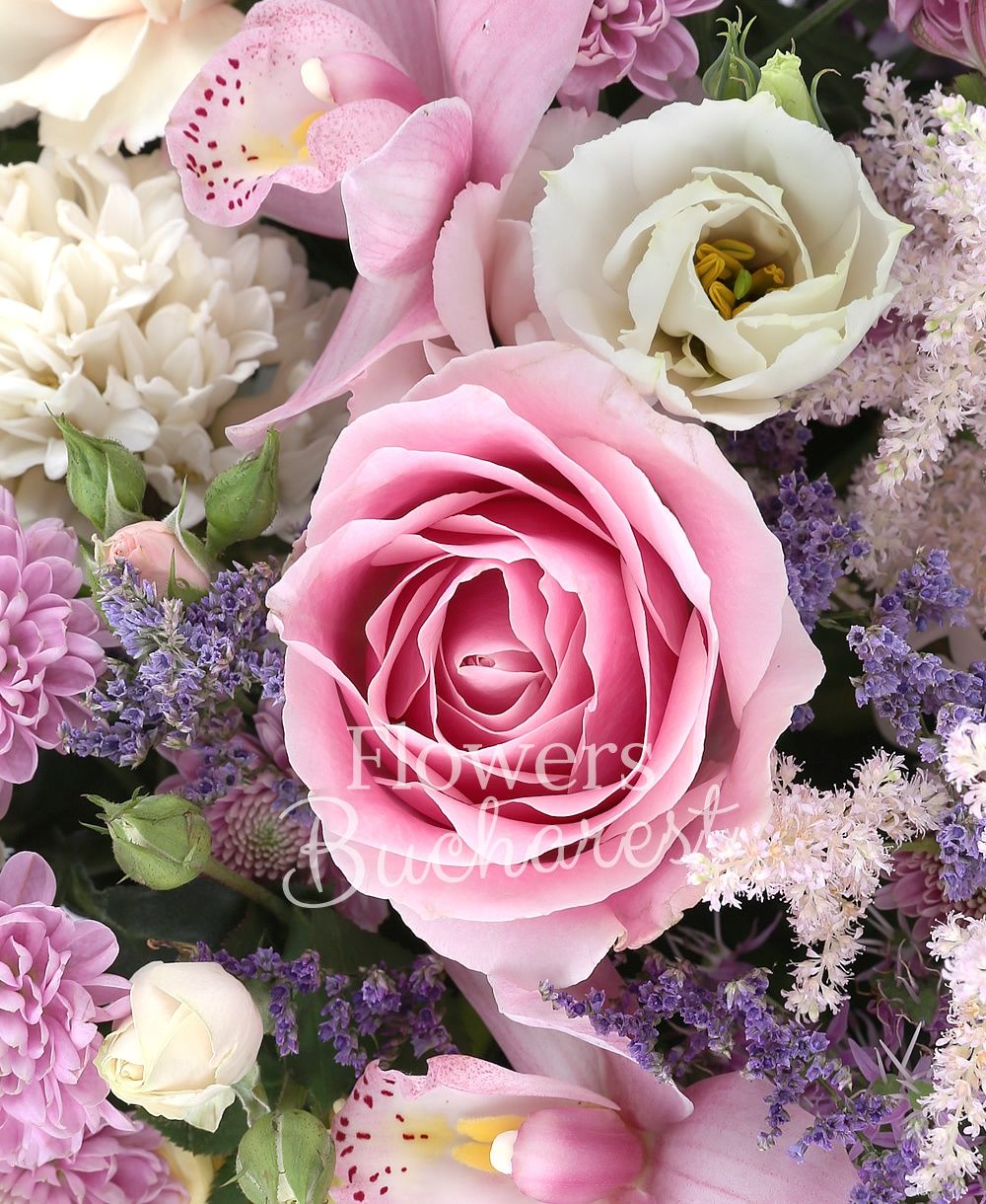 3 pink roses, 5 pink miniroses, 5 mauve chrysanthemums, 5 pink gerbera, 5 cream carnations, 3 pink lisianthus, 3 pink astilbe, 5 white freesias, 5 pink gerbera, 5 cyclam freesias, 5 green carnations, red astranția, 3 allium, statice