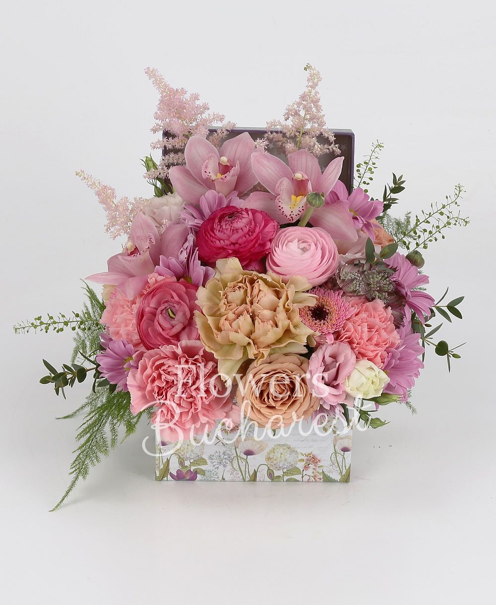 3 cappuccino roses, 3 pink carnations, 2 pink chrysanthemums, 1 pink lisianthus, pink cymbidium, 3 pink gerbera, 3 pink ranunculus, 3 astranția, 3 pink astilbe, 3 cream carnations, greenery