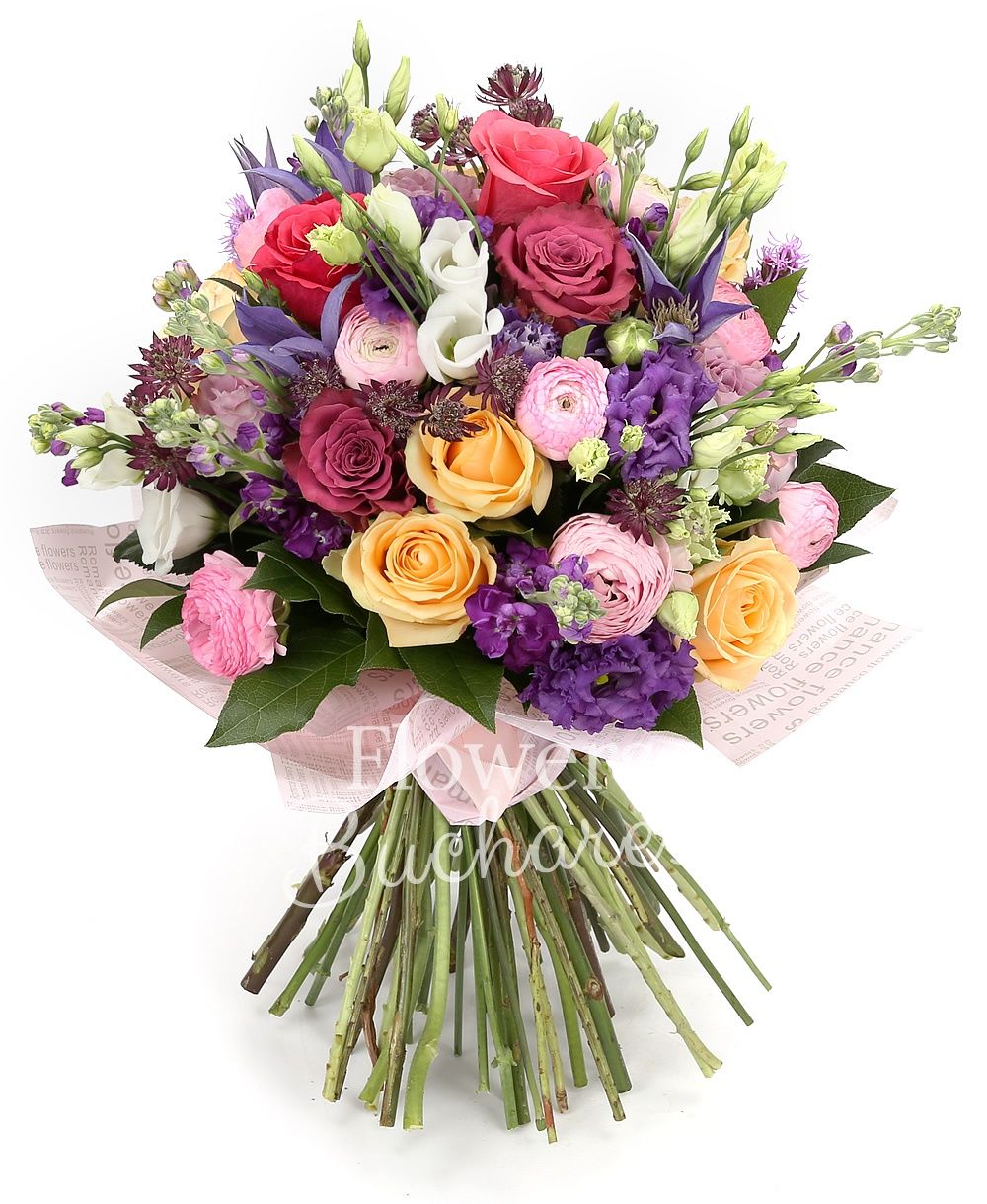 6 red roses, 5 cyclam roses, 5 mauve roses, 5 lila roses, 9 mauve matthiola, 5 red astranția, 3 pink lisianthus, 3 white lisianthus, 10 pink ranunculus, 3 clematis, 2 mauve lisianthus, 3 mauve liatris, greenery