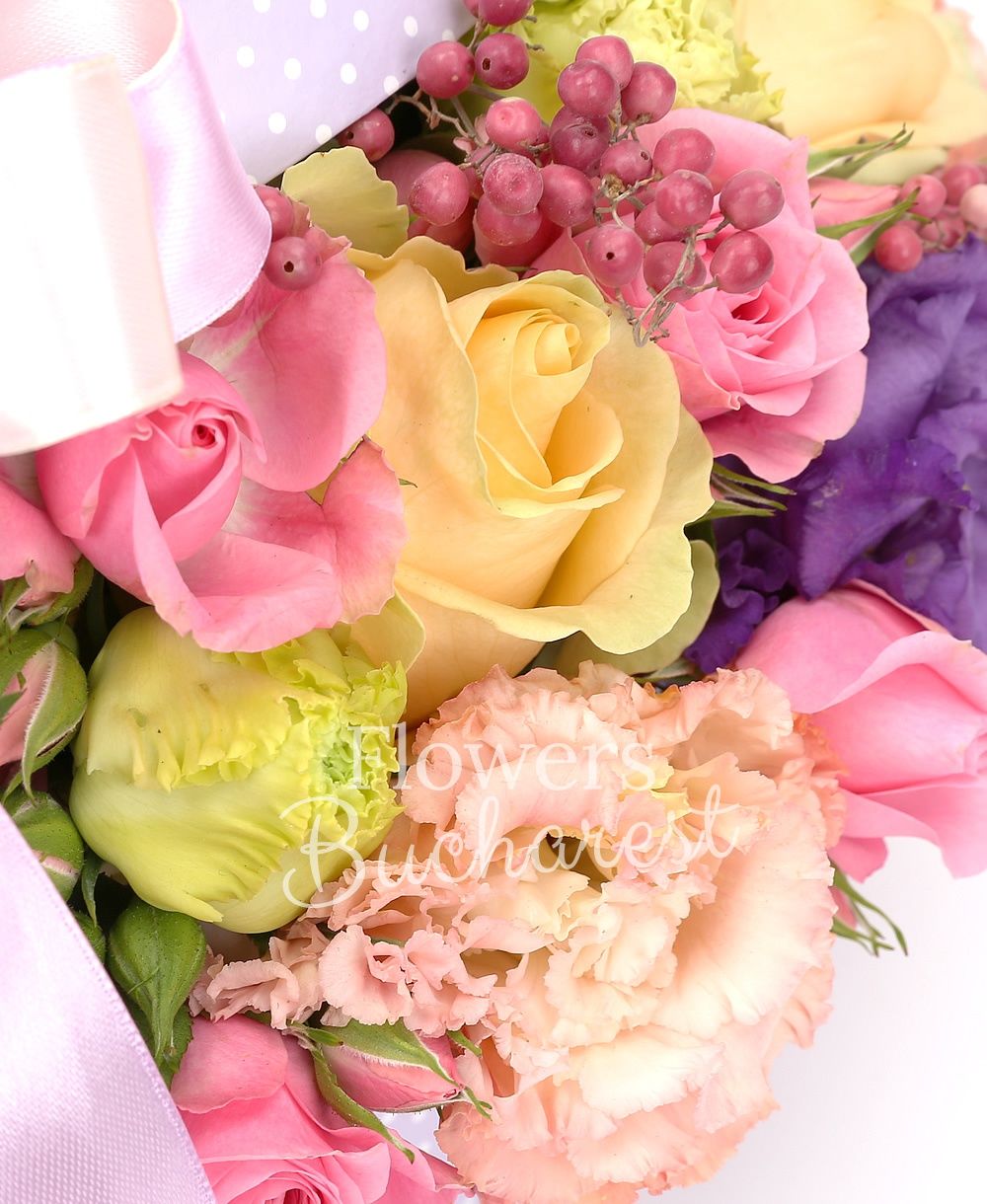 3 cream roses, 2 pink lisianthus, 1 mauve lisianthus, 2 pink miniroses, pepper