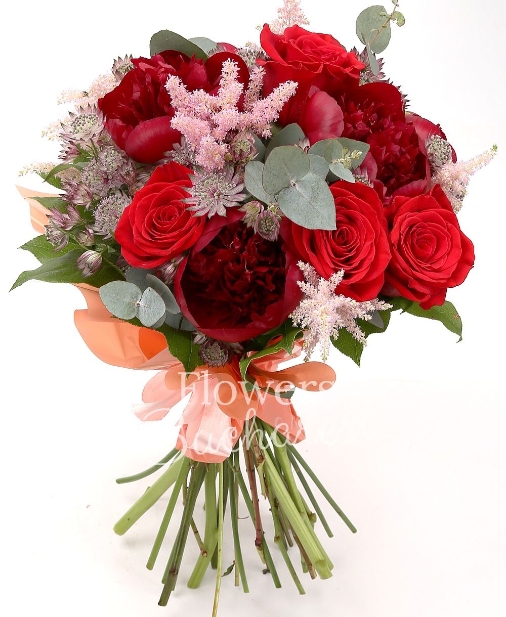 5 garnet peonies, 7 red roses, 5 pink astilbe, 10 red astranția, greenery