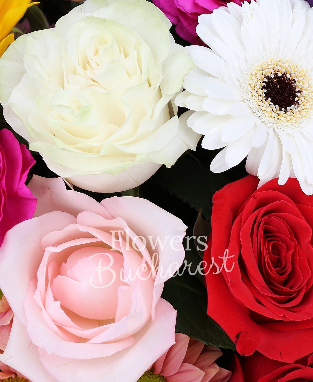 4 red roses, 3 pink roses, 3 white roses, 2 pink chrysanthemums, 3 cyclam carnations, 3 pink carnations, 2 cream chrysanthemums, 2 mauve lisianthus, yellow gerbera, 2 solidago, lila chrysanthemums, greenery