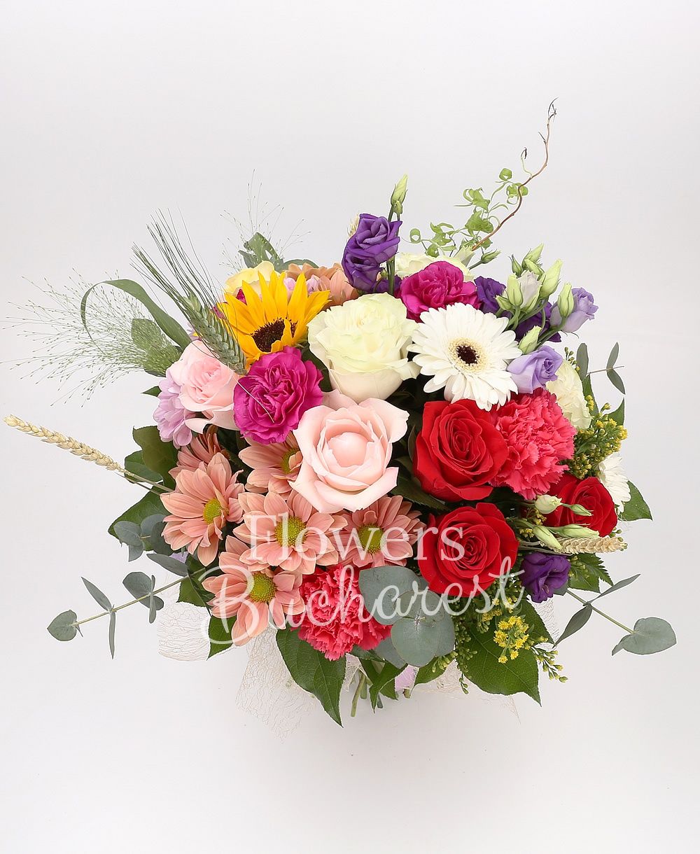 4 red roses, 3 pink roses, 3 white roses, 2 pink chrysanthemums, 3 cyclam carnations, 3 pink carnations, 2 cream chrysanthemums, 2 mauve lisianthus, yellow gerbera, 2 solidago, lila chrysanthemums, greenery