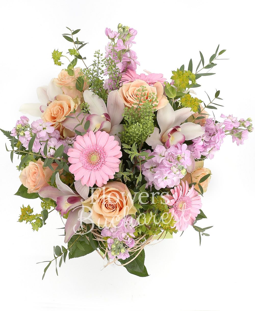 7 cream roses, 5 pink matthiola, 3 pink gerbera, white cymbidium, greenery