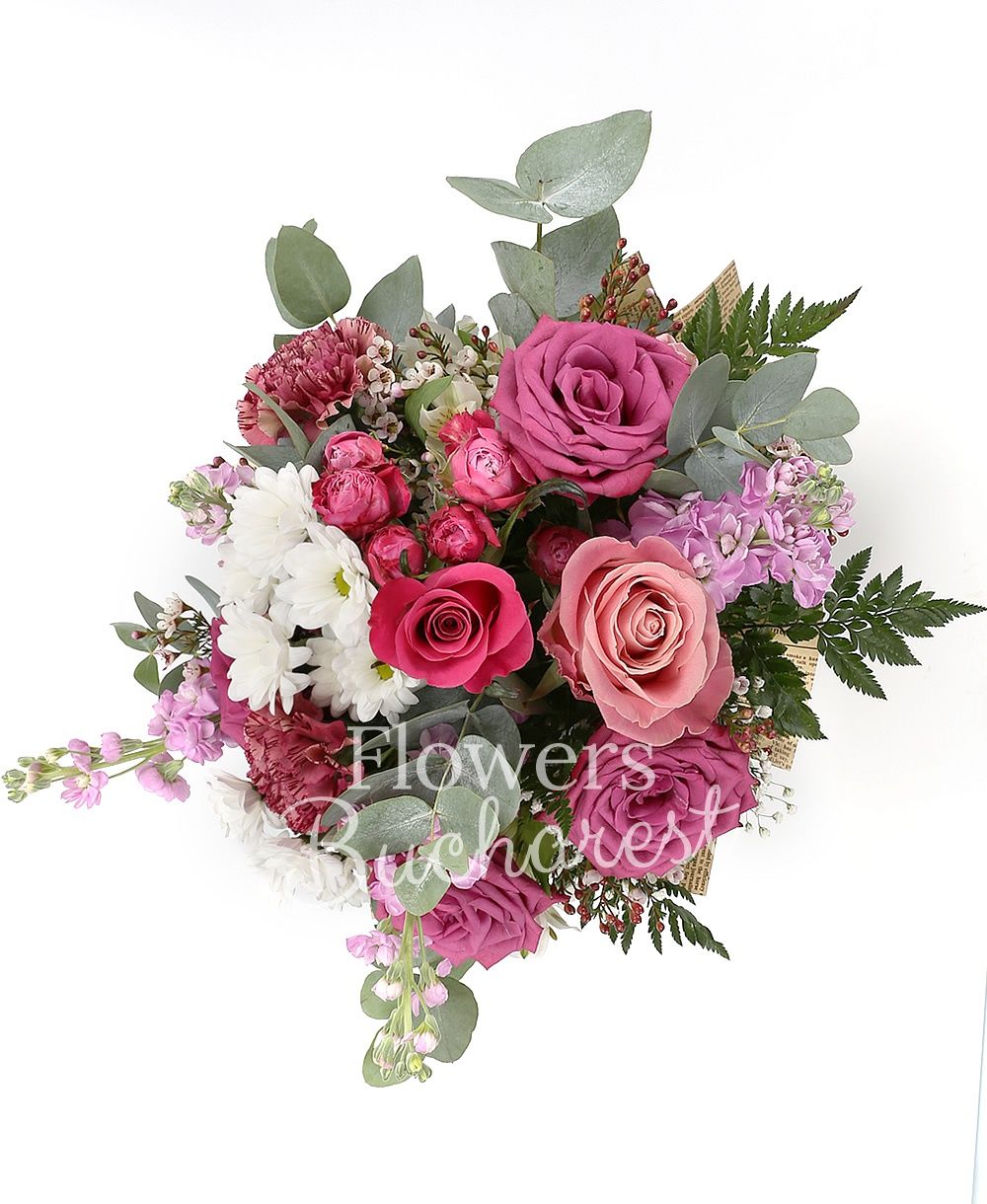 4 cyclam roses, 1 pink rose, 1 white chrysanthemum, 3 garnet carnations, 4 mauve matthiola, 1 cyclam minirose, 1 white alstroemeria, greenery