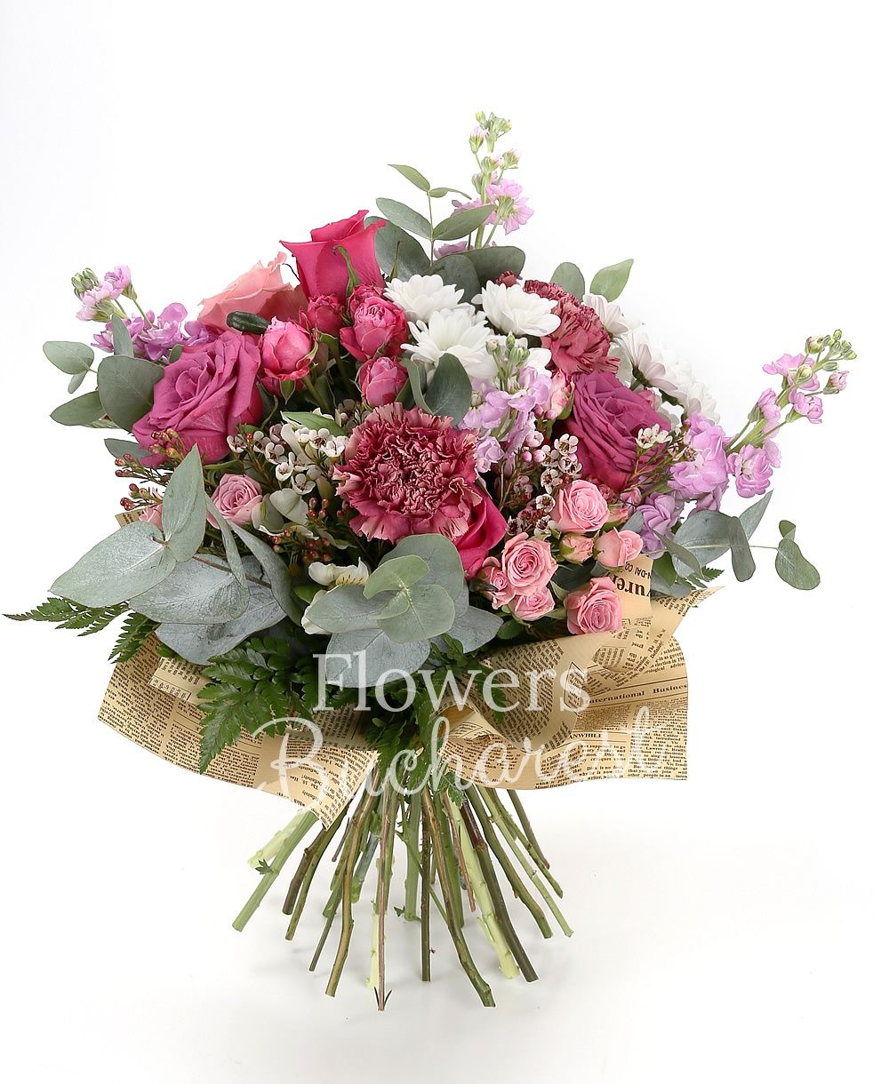 4 cyclam roses, 1 pink rose, 1 white chrysanthemum, 3 garnet carnations, 4 mauve matthiola, 1 cyclam minirose, 1 white alstroemeria, greenery