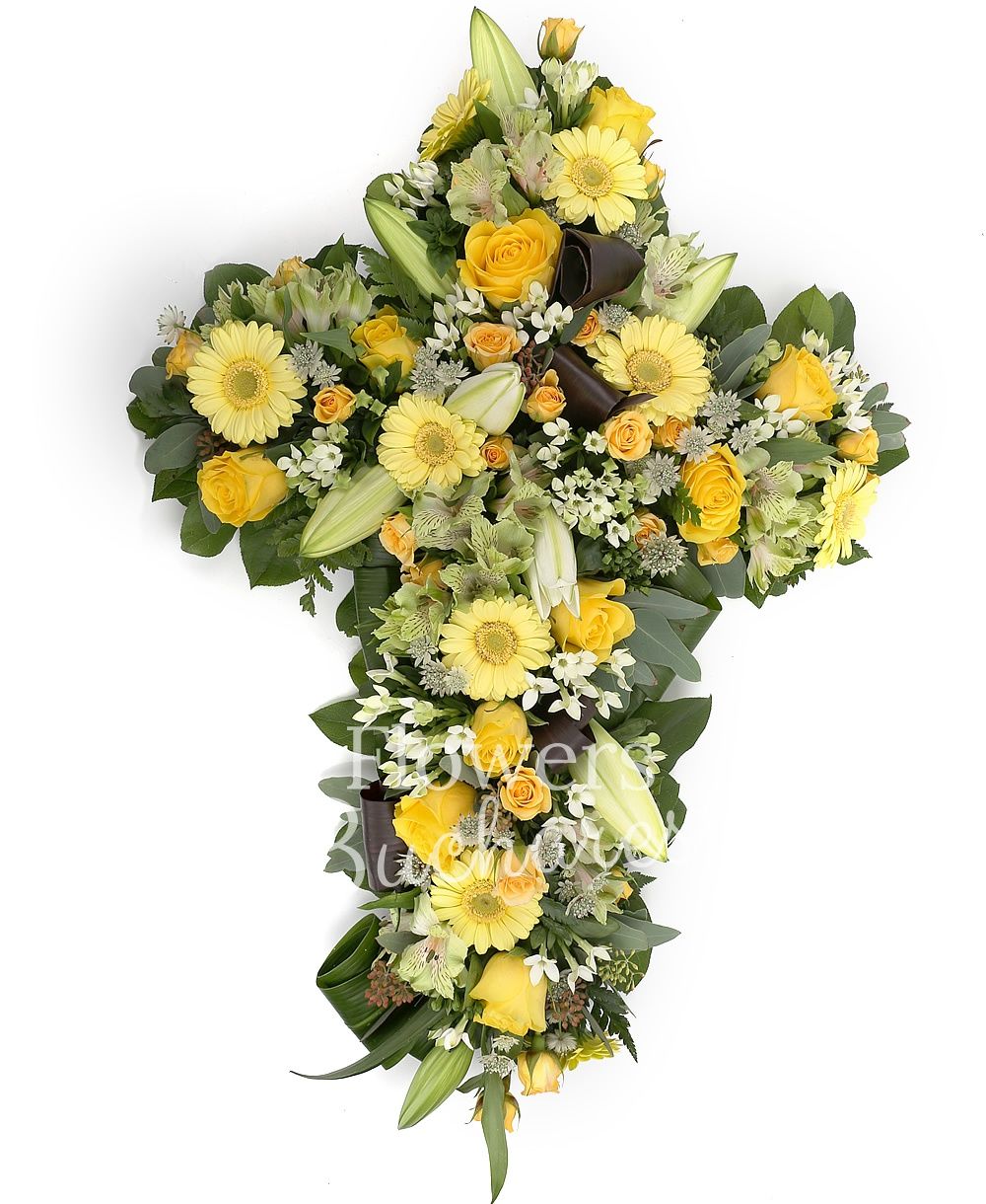 10 white bouvardia, 5 lilies, 10 yellow roses, 10 yellow miniroses, 5 white astranția, 10 yellow gerbera, 5 yellow alstroemeria, greenery