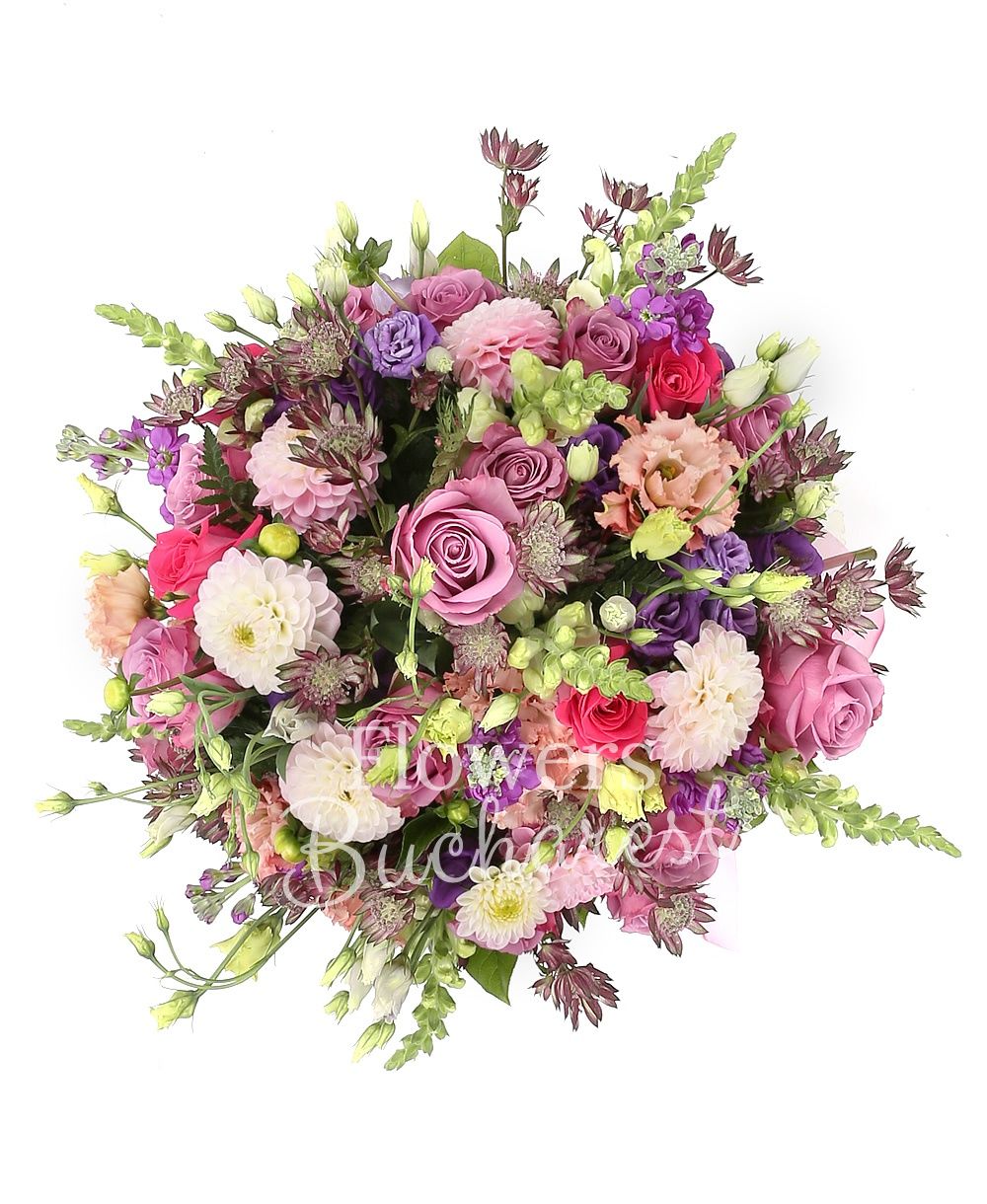 10 purple roses, 5 cyclam roses, 7 white anthurium , 5 purple matthiola, 7 purple astranția, 5 pink lisianthus, 5 purple lisianthus, 7 pink dahlias, greenery