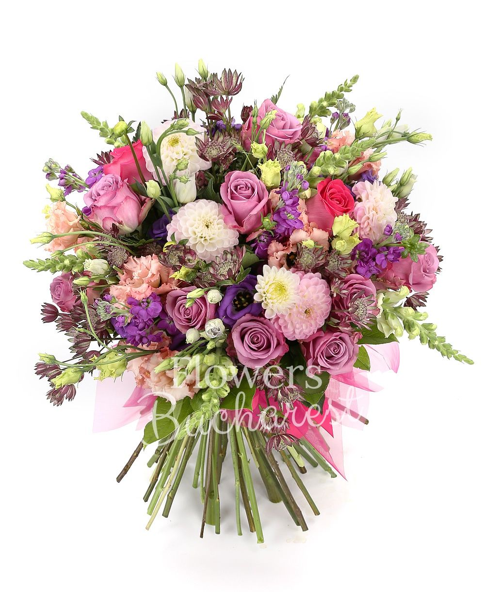 10 purple roses, 5 cyclam roses, 7 white anthurium , 5 purple matthiola, 7 purple astranția, 5 pink lisianthus, 5 purple lisianthus, 7 pink dahlias, greenery