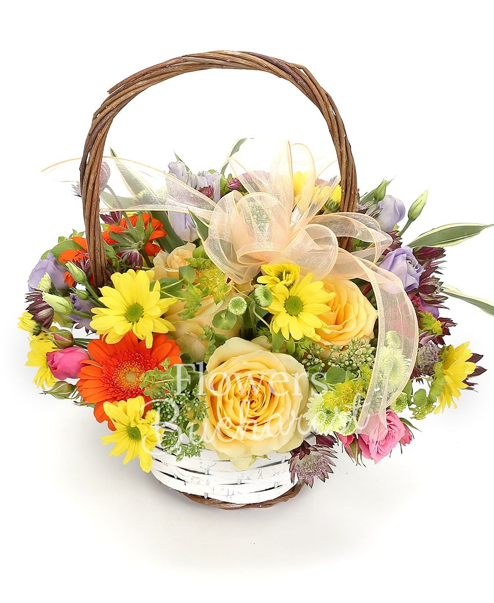 3 yellow roses, 2 orange gerberas, 2 white santini, 2 pink miniroses, 2 mauve lisianthus, 3 astranția, 3 sedum, greenery