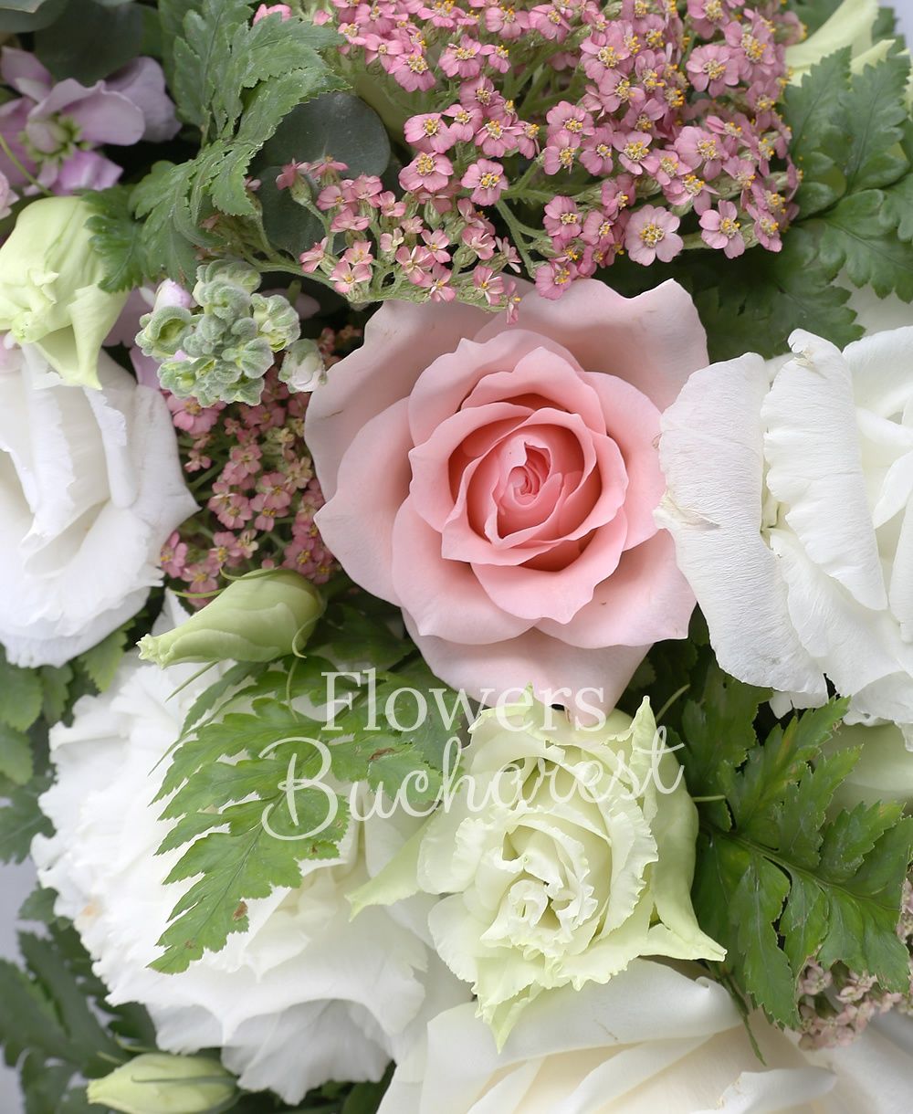 10 matthiola, 10 pink roses, 10 white lisianthus, 20 pink achillea, greenery