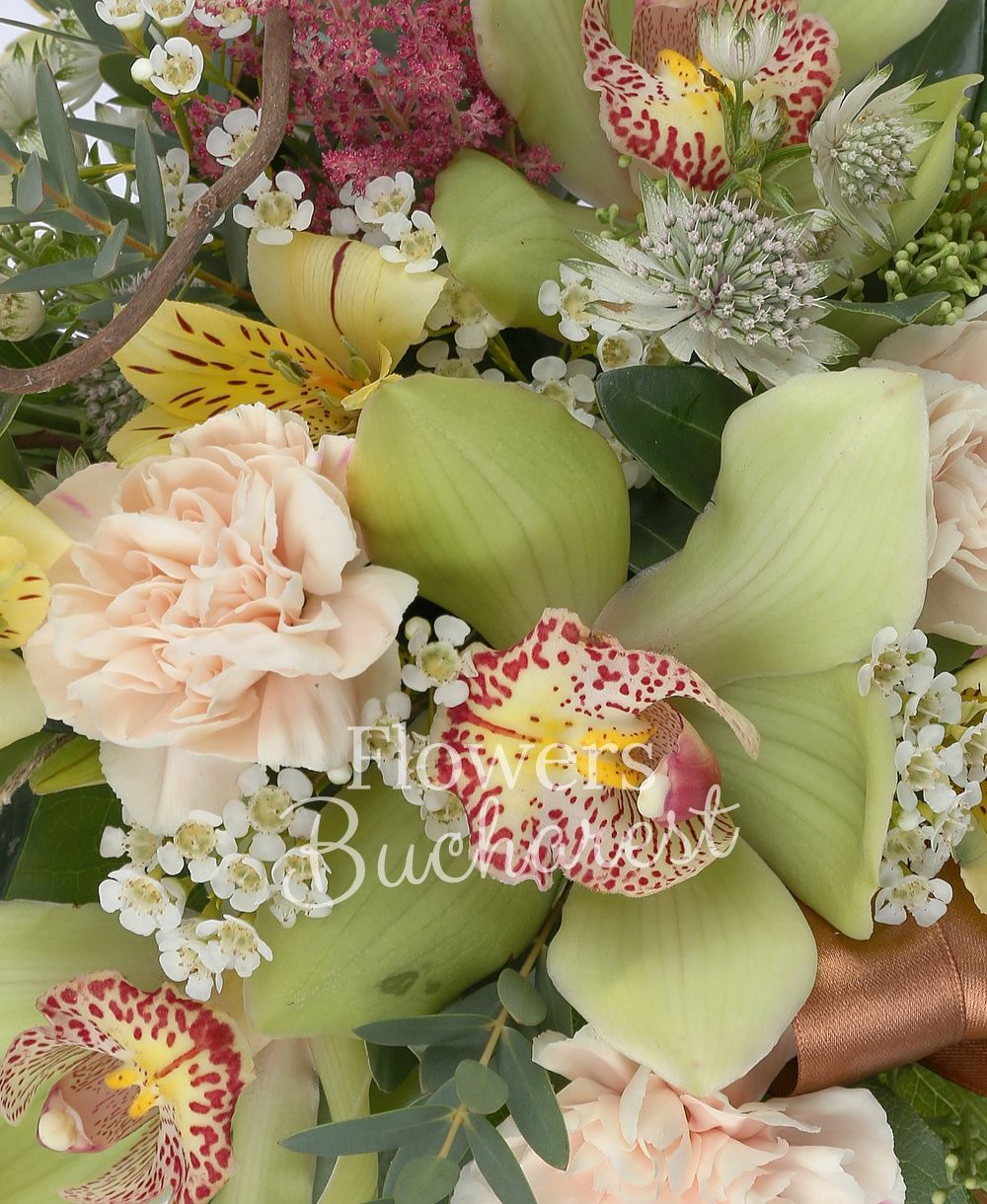 green cymbidium, 2 yellow alstroemeria, 3 cream carnations, 3 craspedia, 2 schimia, 2 white astranția, white waxflower, greenery