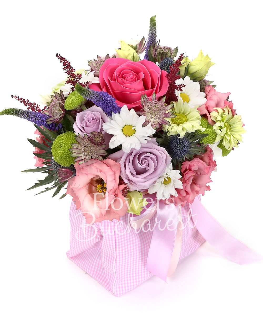 1 cyclam rose, 1 pink rose, 2 mauve roses, 3 mauve veronica, 2 green chrysanthemums, 1 green santini, 1 white chrysanthemum, 2 pink lisianthus, 3 garnet astilbe, 2 garnet astranția, greenery