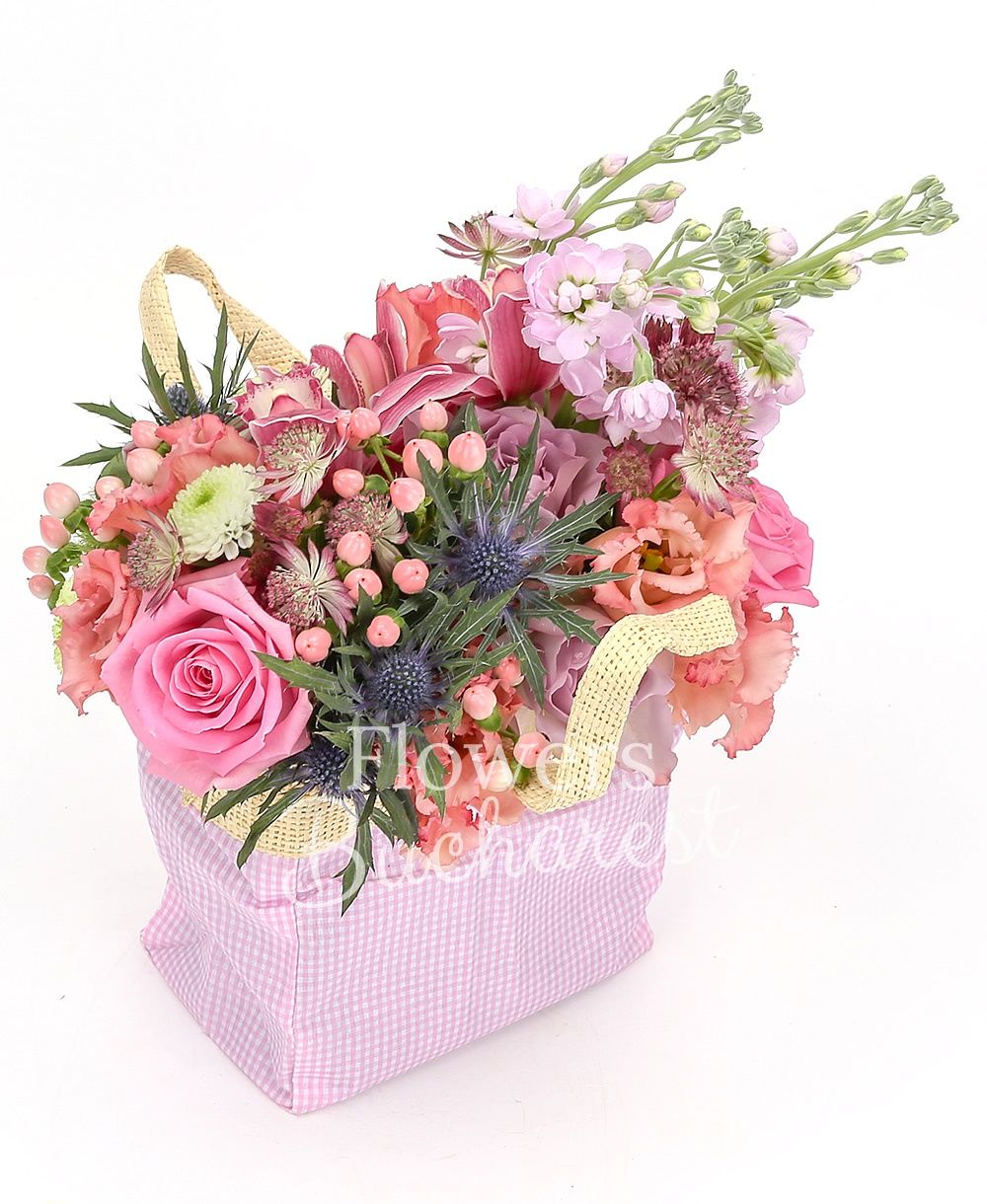 3 pink roses, 2 mauve roses, 1 eryngium, 1 white santini, 3 mauve matthiola, pink cymbidium, 3 pink hypericum, 2 pink astilbe, 3 pink lisianthus, 2 green carnations