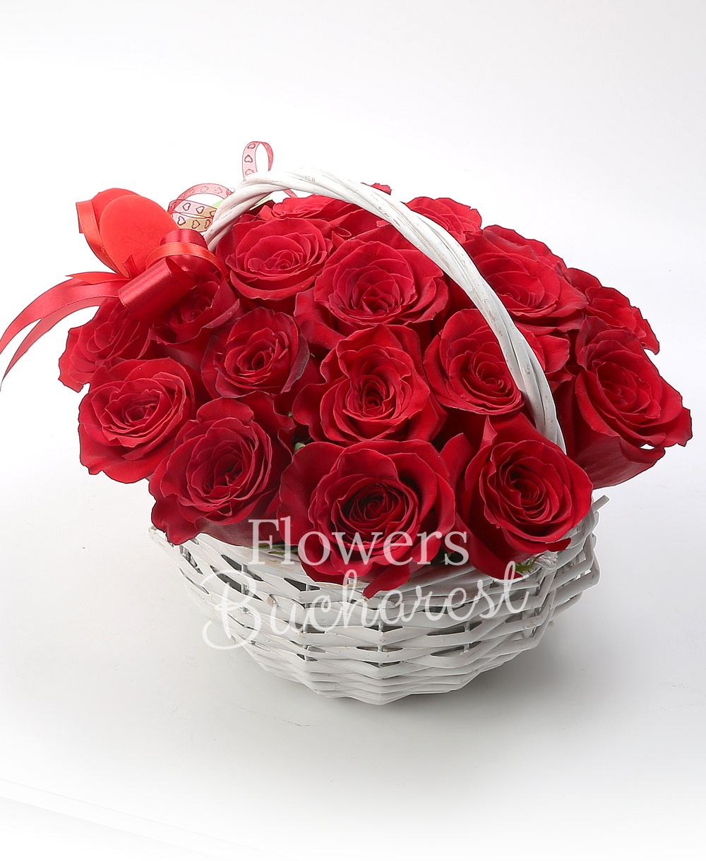 17 roses, basket