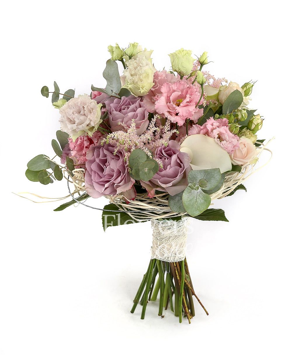 5 mauve roses, 3 white cala, 3 pink miniroses, 3 pink lisianthus, 3 pink astranția, greenery