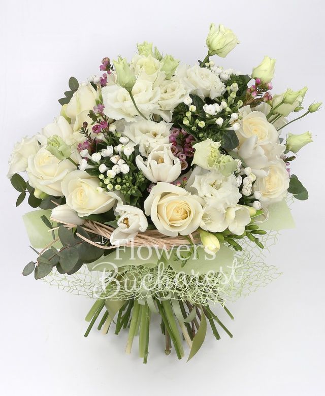 6 trandafiri albi, 4 lisianthus alb, 7 lalele albe, 4 bouvardia alba, 7 frezii albe, waxflower roz, eucalypt, cuib