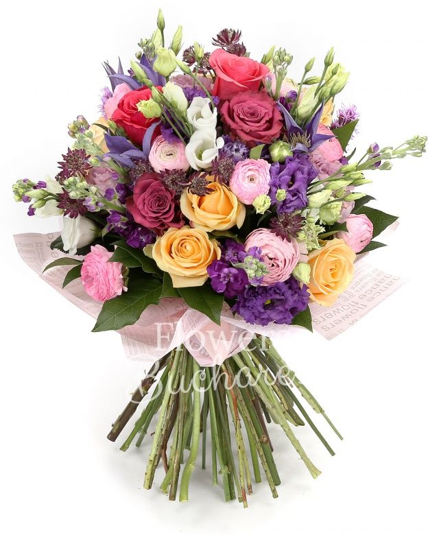 4 trandafiri crem, 4 trandafiri cyclam, 4 trandafiri mov, 4 trandafiri lila, 6 matthiola mov, 4 astranția rosii, 2 lisianthus roz, 2 lisianthus alb, 7 ranunculus roz, 2 clematis, 2 lisianthus mov, 2 liatris mov, salal