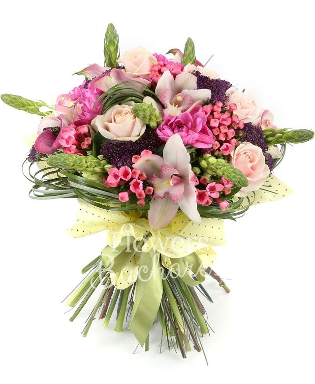 5 ornithogalum, 4 trandafiri crem, 4 bouvardia roz, 4 trachelium mov, 4 cale roz, 4 dalii roz, cymbidium alb, beargrass
