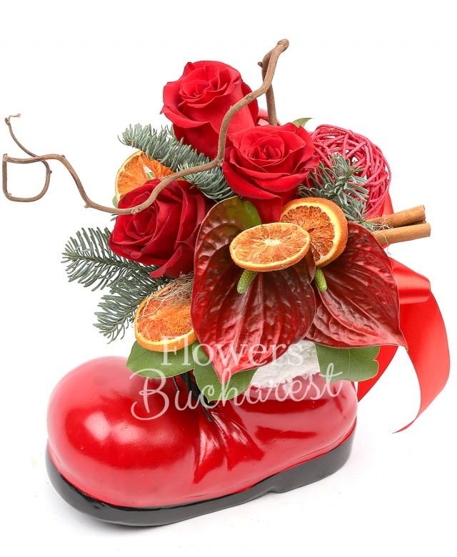 2 trandafiri rosii, 2 anthurium rosii, corylus, felii portocale decor, branch ball, scorțișoară, 2 globuri, brad, salal, vas gheața